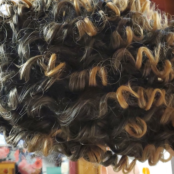 Spring curls Ombre black & brown wig. Bangs 15" curled 21" stretched syn… - Picture 11 of 16
